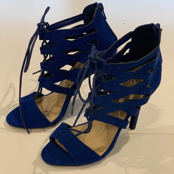 Heels - Picture 3 of 3